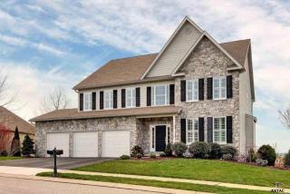 1212 Winding Oak Dr, York, PA 17403-9596