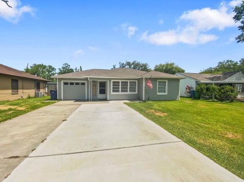 1205 San Felipe St, Angleton, TX 77515-5405