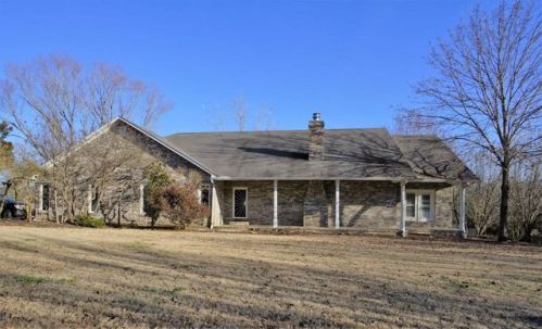 176 Hillview Dr, Mooreville, MS 38857-7716