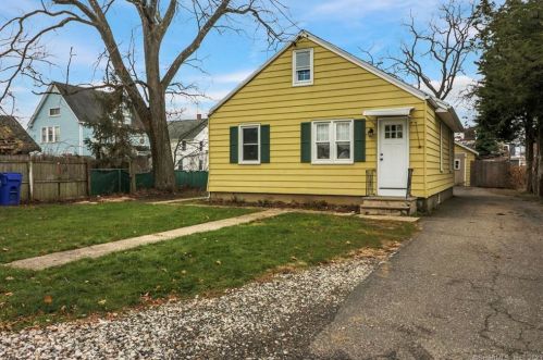 15 Laurel St, Norwalk CT  06855-1115 exterior