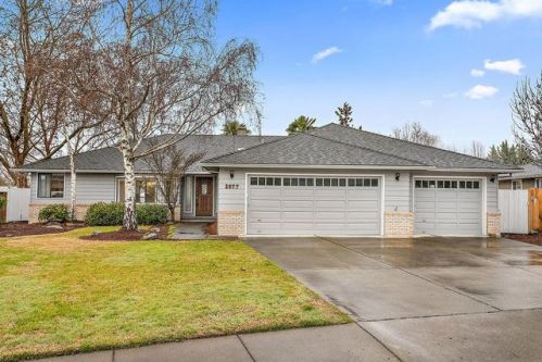 2677 Lawnview Dr, Medford, OR 97504-2131