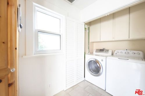 2832 Mayfield Ave, Glendale CA 91214-3816 exterior