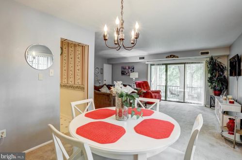 33 Valleybrook Dr, Lancaster PA  17601-4612 exterior