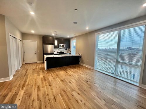 1050 Girard Ave, Philadelphia, PA 19123-1110