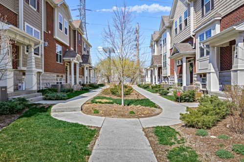 1144 Evergreen Ave, Des Plaines, IL 60016-4321