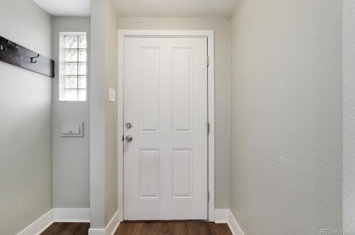 2160 Poplar St, Denver, CO 80207-4060