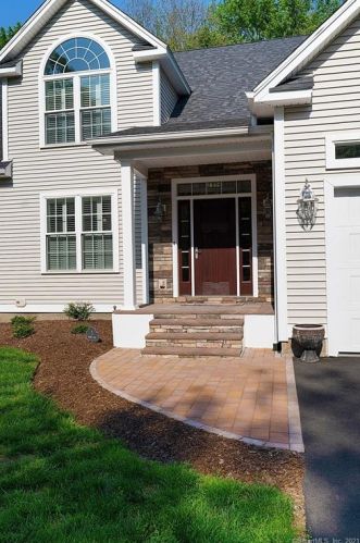 2 Romano Ct, Farmington, CT 06032-2609