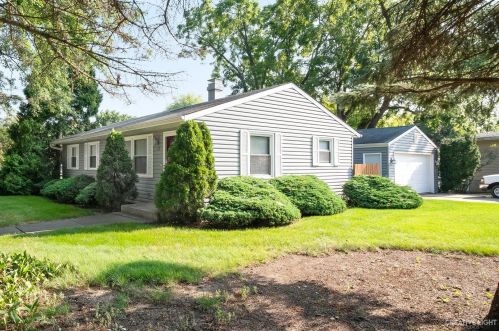 325 Renee Dr, South Elgin, IL 60177-1439
