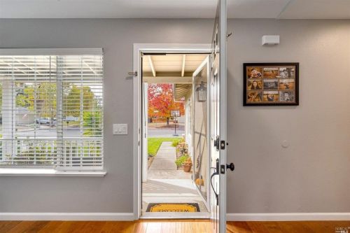 1034 Esparto Ct, Windsor, CA 95492-7807