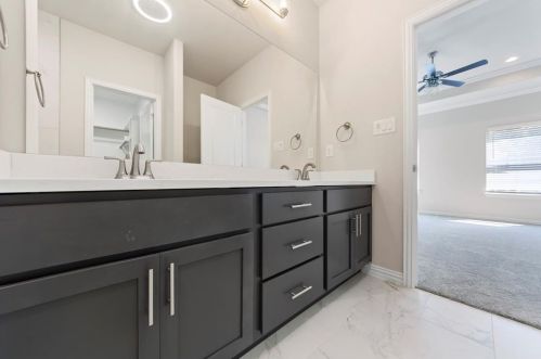 1525 Doyle Ave, Dallas TX  75203-3223 exterior