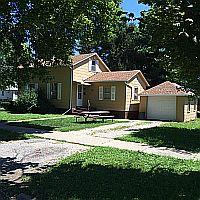 25 4th Ave, Galva, IL 61434-1233