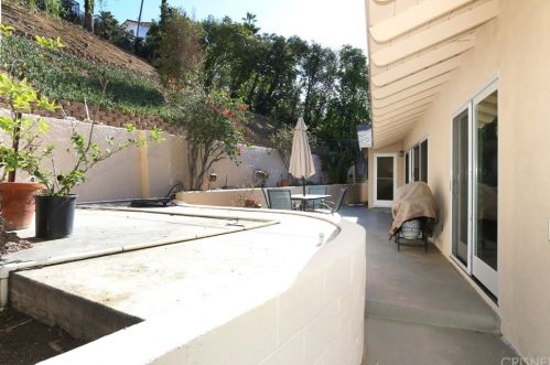 341 Cumberland Rd, Glendale CA  91202-1256 exterior