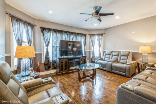 7715 Winchester Ave, Chicago, IL 60620-5225