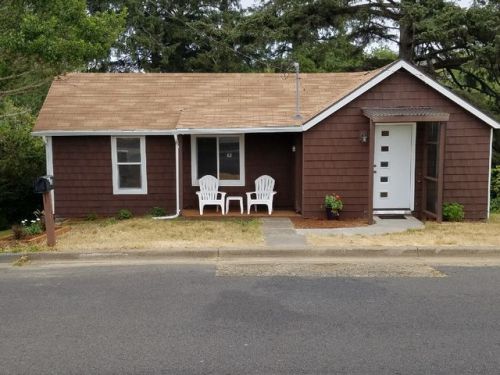 38 Cottage St, Newport, OR 97365-3753
