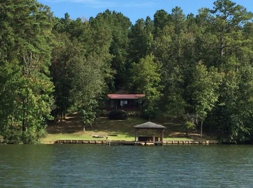 2210 Harbour Pointe Dr, Mayfield, GA 31087-5262