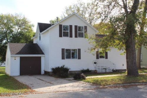 305 3rd St, Nevada, MN 55953