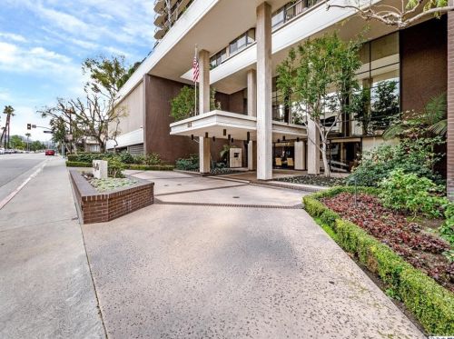 222 Monterey Rd, Glendale, CA 91206-2052