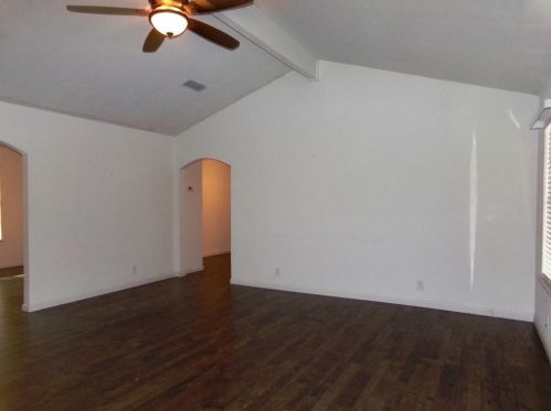 124 Forest Dr, Webberville, TX 78621-5552