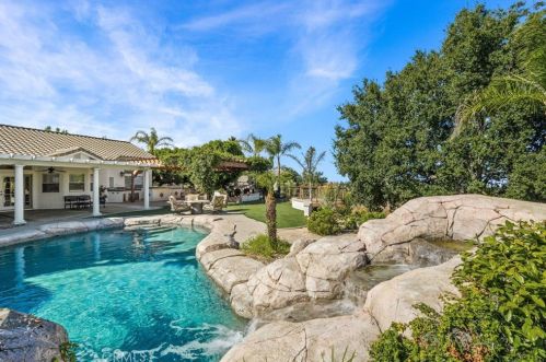 6528 Blackwood St, Riverside CA  92506-6240 exterior