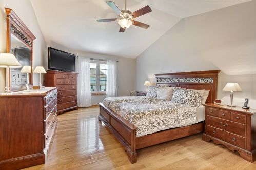 723 Warwick Dr, Carol Stream IL  60188-4332 exterior