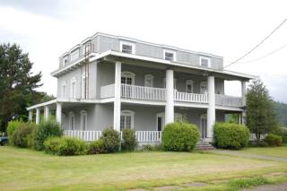 526 May St, Raymond, WA 98577-3714
