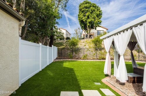 865 Links Vw Dr, Simi Valley CA 93065-6661 exterior