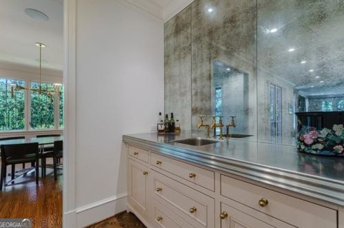 3180 Arden Rd, Atlanta GA  30305-1912 exterior