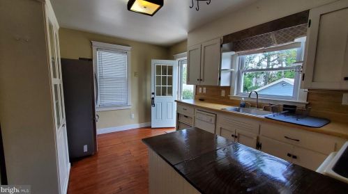 506 Maple Ave, Tavistock NJ  08033-1440 exterior