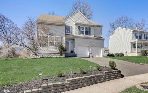 25 Sundew Dr, Trenton, NJ 08638-2040