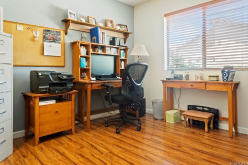 2633 Sovereign Way, Riverside CA  92506-5121 exterior