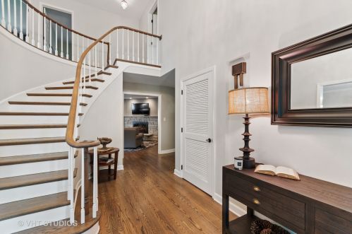 613 Bowling Green Ct, Naperville, IL 60563-2407
