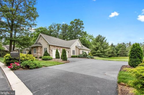 2108 Tall Oaks Ln, York PA 17403-5903 exterior