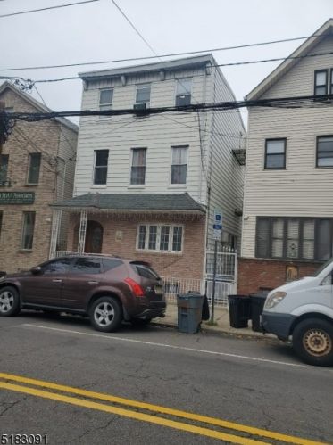 387 Lafayette St, Newark, NJ 07105-6729