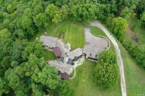 693 Highway F, Defiance, MO 63341-2213