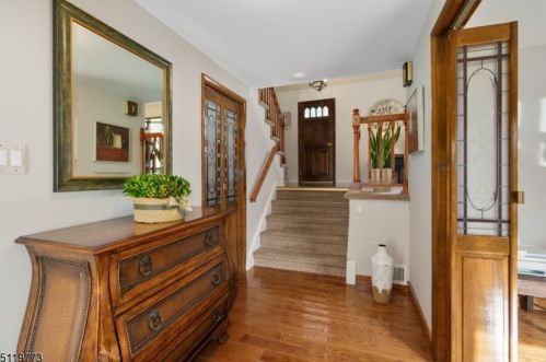 6 Mcnab Ave, Cedar Knolls, NJ 07927-1533