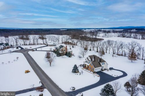 5 Linden Dr, Carlisle PA 17015-6906 exterior