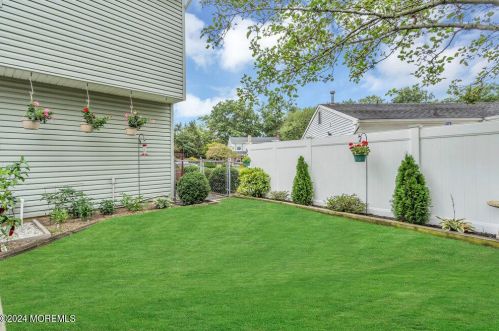 20 Pne Needle St, Wall Township NJ  07731-2647 exterior