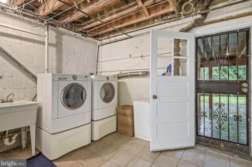 8024 Glenside Dr, Silver Spring MD 20912-7326 exterior