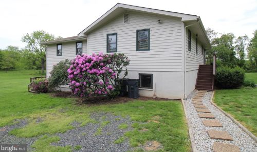 18252 Springs Rd, Jeffersonton, VA 22724-2155