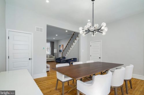 279 5 St, Philadelphia PA 19106-3715 exterior