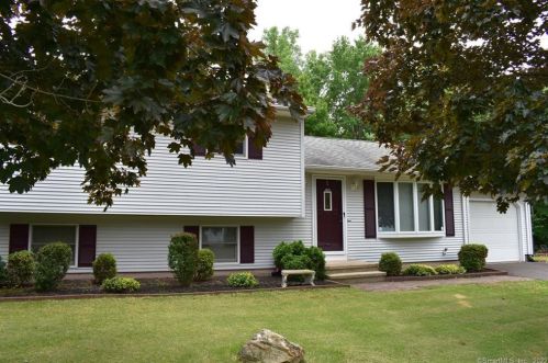 17 Christopher Cir, Middletown, CT 06457-4522