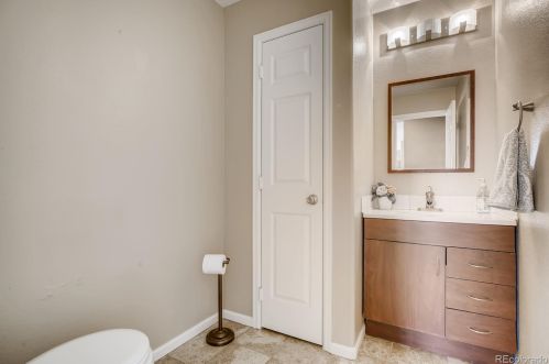 16171 Phillips Dr, Englewood CO 80112-4603 exterior