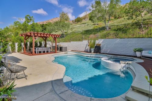 6089 Alexandra Ct, Calabasas, CA 91377-5833