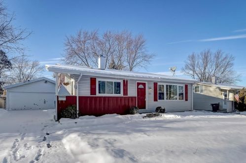 490 Navajo Trl, Buffalo Grove, IL 60089-3528