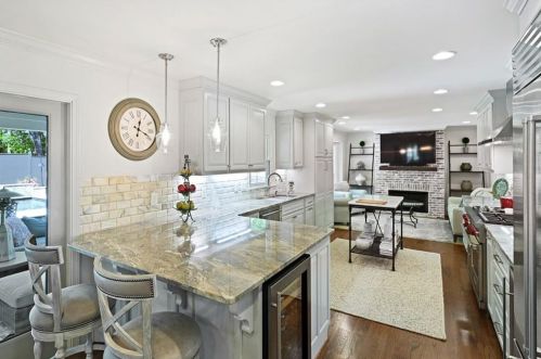 6930 Hunters Knl, Atlanta GA  30328-1763 exterior