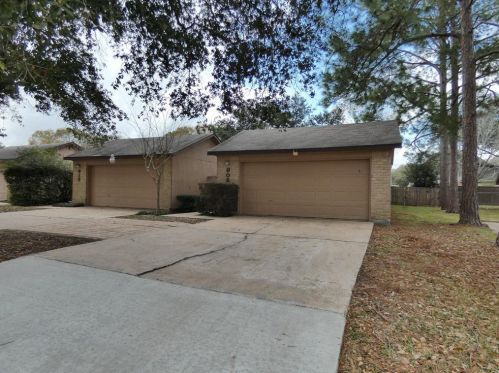 612 Golfview Dr, Richmond TX  77469-5117 exterior