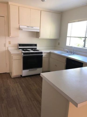 5084 Rhoads Ave, Santa Barbara, CA 93111-2665