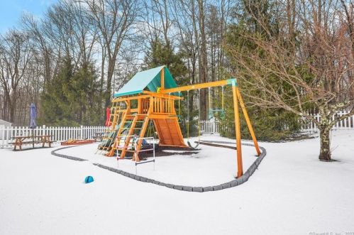 54 Misty Ln, Upper Stepney CT  06468-3215 exterior