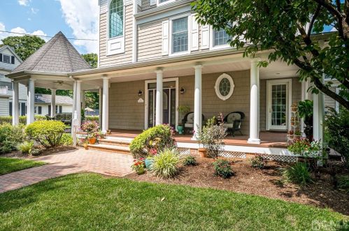 68 Spring St, Metuchen, NJ 08840-2318
