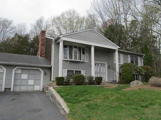 14 Baneberry Dr, Cranston, RI 02921-2700